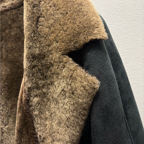 Beautiful Shearling Coat - Picture 3 of 16